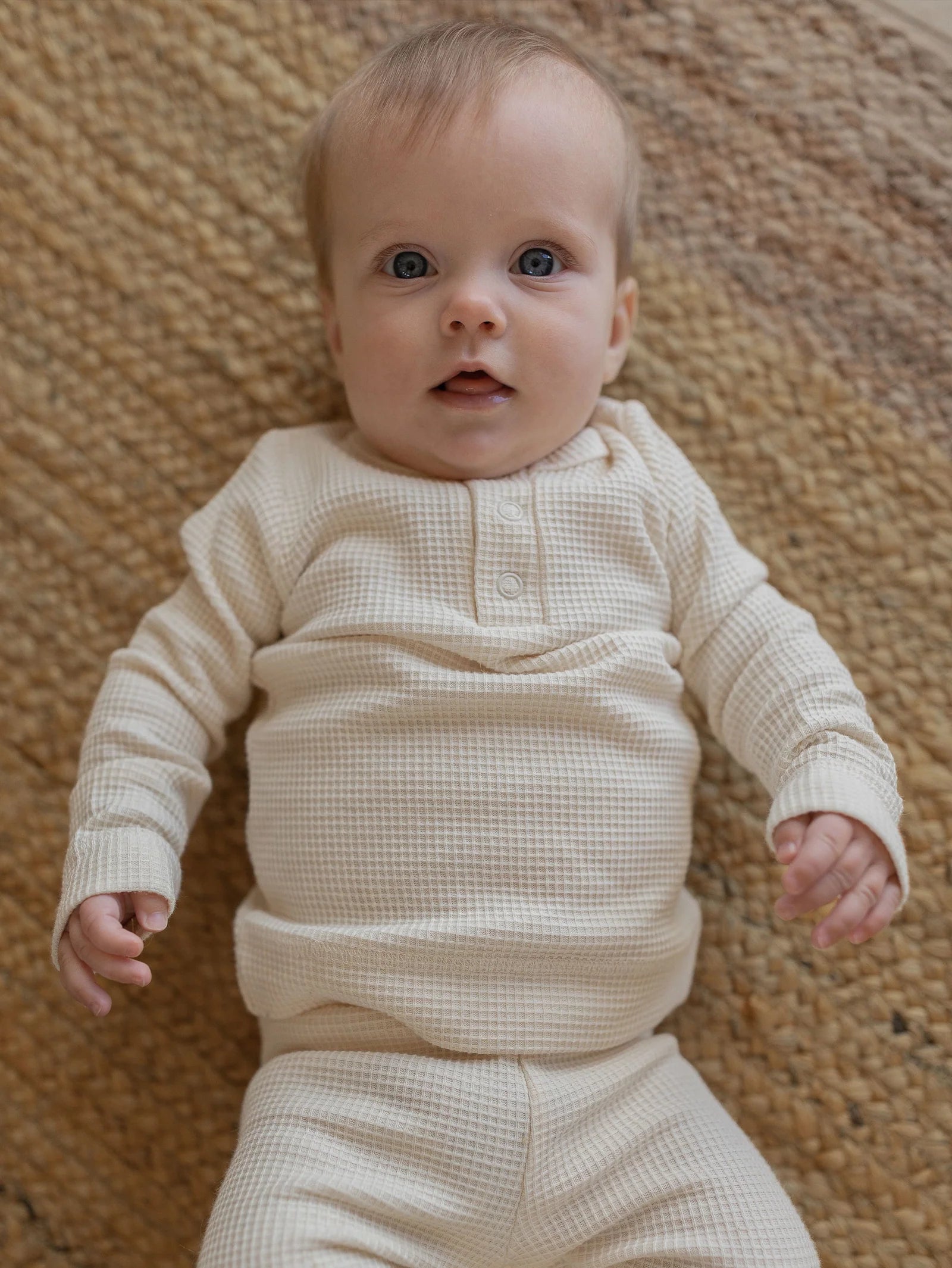 The Waffle Top in undyed, Gr. 3-6M, 6-9M